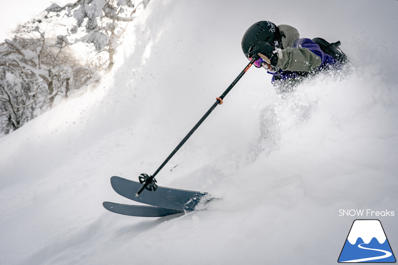 サッポロテイネ｜プロスキーヤー・中西太洋さんが、今季 SNOW Freaks 初登場。コンディション良好なゲレンデ＆パウダーを滑る、そして、撮る！